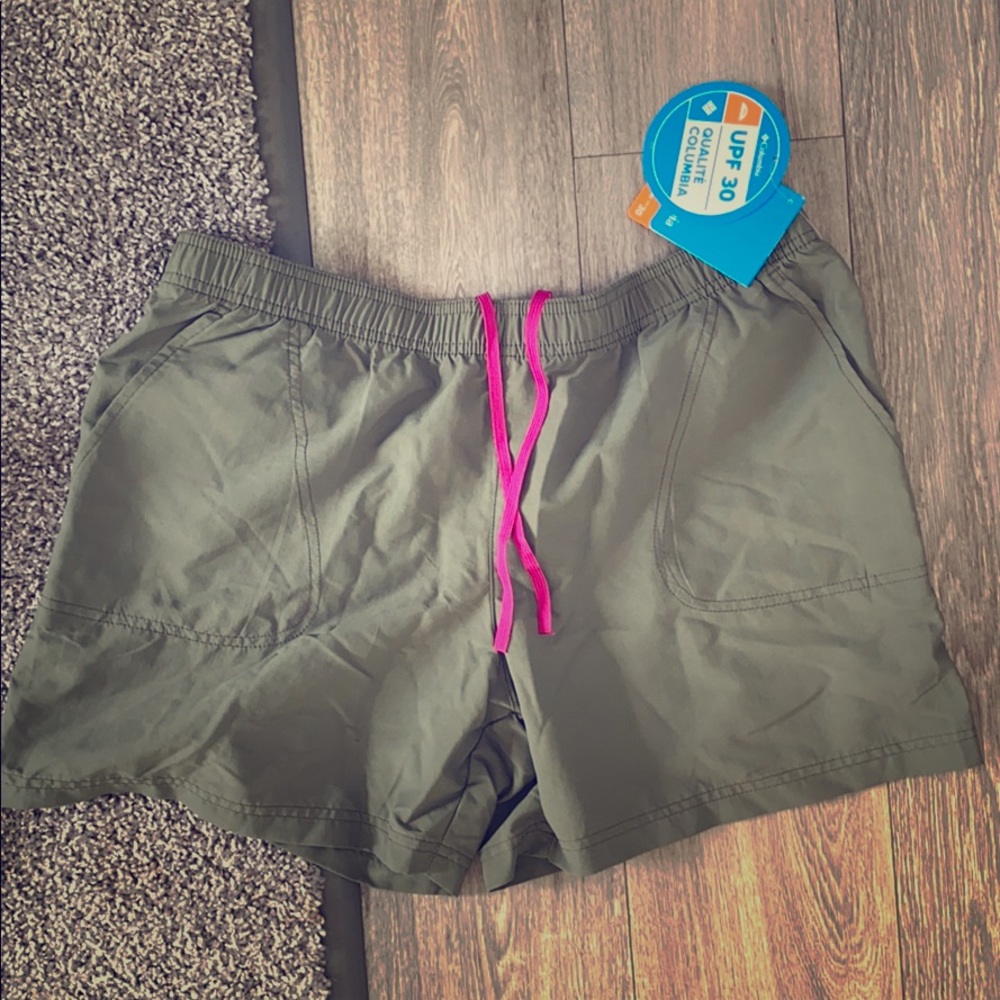 Columbia hiking shorts. New with all tags.